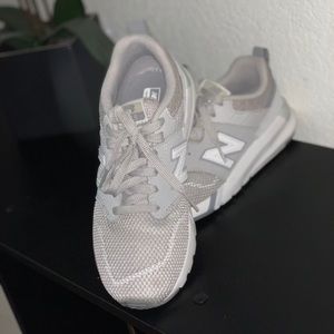 New balance 009 size 6.5 grey running shoe